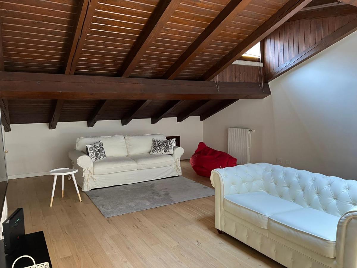 Il Salotto Sul Rio Apartment Mantova Ngoại thất bức ảnh
