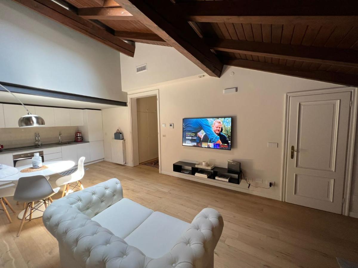 Il Salotto Sul Rio Apartment Mantova Ngoại thất bức ảnh